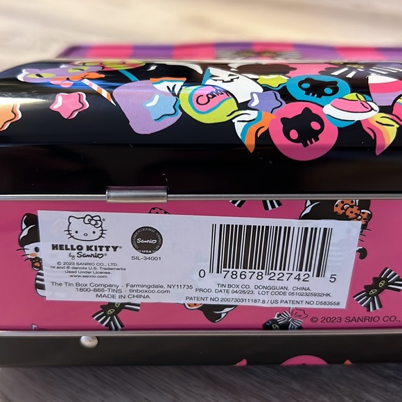 Hello Kitty Halloween tin box with beaded handle - Picture 6 of 6